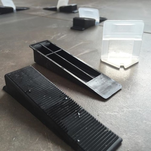 Tile spacer system levelling - tile,
